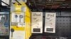 iPod-uri contrafăcute într-un magazin chinezesc din Novi Sad, Serbia.
