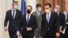 Liderii Coaliție nu se înțeleg pe mai multe subiecte care reprezintă promisiuni din campania electorală. Imagine după semnarea noului Acord de guvernare, 2021