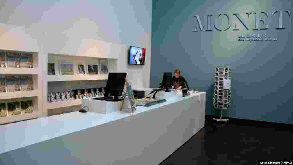 La intrarea expoziției far a anului 2015, „Claude Monet și nașterea impresionismului”