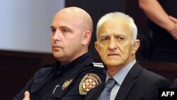 Dragan Vasiljković zvani "kapetan Dragan" (desno)
