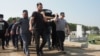Тела жертв нападения на школу в столице российского региона Татарстан переданы их семьям, в Казани проходят похороны, <a href="https://d2zsx90tjsg2kb.cloudfront.net/a/31250989.html" target="_blank">сообщает Радио Азаттык</a>