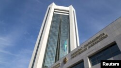 Парламент ғимараты.
