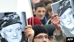 Сараево. 5 марта 2011 года. Одна из демонстраций в поддержку генерала Дивяка