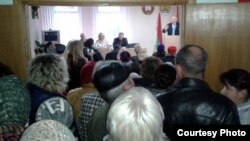 Сход супраць скасаваньня сельсавета ў Сьвіслачы 8 лістапада