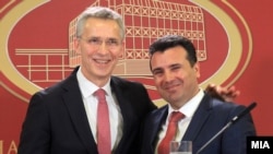 Архивска фотографија - Генералниот секретар на НАТО Јенс Столтенберг и премиерот Зоран Заев во Скопје