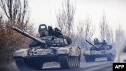 Танктардын кербени Донецк шаарына карай кетип баратат. Шахтарск, 10-ноябрь 2014-жыл