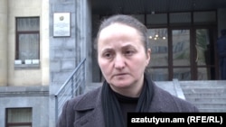 Բանակում մահացած 19-ամյա զինվոր Վալերիկ Մուրադյանի մայրը՝ Նանա Մուրադյանը: 