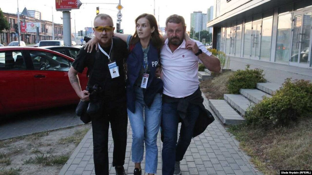 Nasha Niva journalist Natallya Lubneuskaya (center) was shot in the leg while covering protests on August 10.