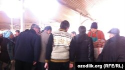 В очереди за картофелем в Узбекистане.