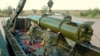 Военнослужащие заряжают ракету на установке "Искандер-М" во время учений в Астраханской области, май 2015 года