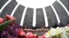 Armenia - People visit the Tsitsernakabert memorial in Yerevan to mark the 102nd anniversary of the Armenian genocide in Ottoman Turkey, 24Apr2017.