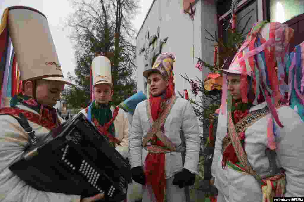 Абрад «Калядныя цары» ў вёсцы Семежава на Меншчыне, 13 студзеня 2015.