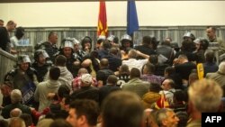 Упад на демонстранти во Собранието на Македонија, 27 април, 2017