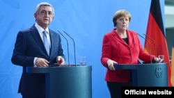Հայաստանի նախագահ Սերժ Սարգսյանն ու Գերմանիայի կանցլեր Անգելա Մերկելը համատեղ ասուլիսի ժամանակ, Բեռլին, 6-ը ապրիլի, 2016թ.