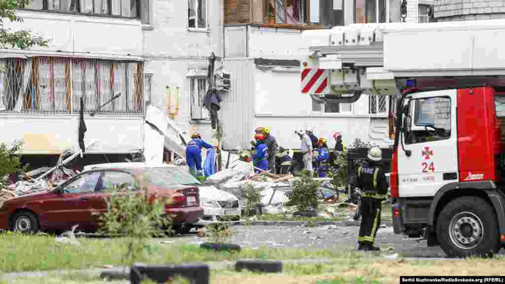 Внаслідок вибуху сталося руйнування п’ятого, шостого, сьомого та восьмого поверхів.