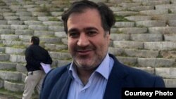 مهدی محمودیان، روزنامه‌نگار و فعال سیاسی و مدنی زندانی