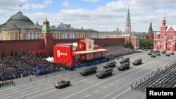 Россия отмечает 80-ю годовщину капитуляции нацистской Германии масштабным военным парадом на Красной площади в Москве 9 мая