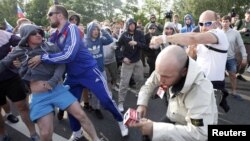 Poljski novinar je pretučen u sukobu huligana u Varšavi u utorak