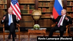 Встреча президента США Джо Байдена (слева) и президента России Владимира Путина. Женева, 16 июня 2021 года.