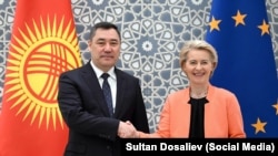 Кыргызстандын президенти Садыр Жапаров жана Еврокомиссиянын төрайымы Урсула фон дер Ляйен.
