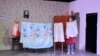 Әдебиеттанушы Айнұр Төлеу мен неміс театрының актері Заңғар Ахмет-Қазының Qabyrğa qalqasynda атты спектаклі. Алматы, 19 желтоқсан 2024 жыл.