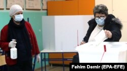 Жена гласа на локалните избори во Сараево, 15 ноември 2020 година