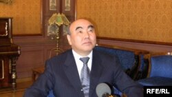 Аскар Акаев "Азаттыктын" суроолоруна жооп берүүдө, 2010-жылдын 23-марты.