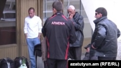 Հայ միգրանտները «Զվարթնոց» օդանավակայանում, արխիվ