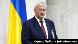 Як написав міністр у соцмережі X 1 травня, під час розмови сторони також обговорили порядок денний Україна-ЄС й узгодили кроки напередодні «важливих міжнародних подій»