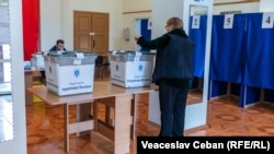 Secție de vot în Republica Moldova, la Ialoveni, 16 mai 2025.