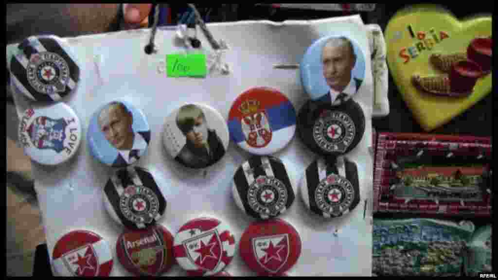 Значки із зображенням Путіна поряд зі значками Джастіна Бібера