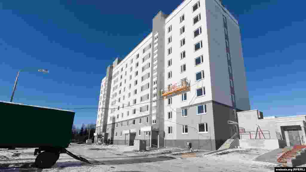 Гатэль у індустрыяльным выкананьні (вул. Купрэвіча)