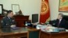 Президент Алмазбек Атамбаев и министр внутренних дел Улан Исраилов.