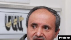 «Ղարաբաղ» կոմիտեի անդամ Աշոտ Մանուչարյանը մամուլի ասուլիսում: 11-ը մայիսի, 2010թ.
