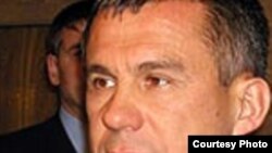 Премьер министр Рөстәм Миңнеханов электрон хөкүмәтне үстерергә тели. Тик Интернет хезмәтләре кыйммәт. 