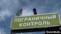 По словам главы Минсельхоза, таможня, карантинная и фитосанитарная службы будут проводить осмотр товара на месте, а границу он будет пересекать без досмотра
