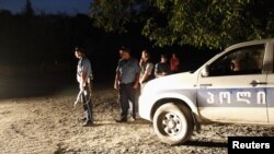 Через село Лапанкури передвигается военная и полицейская техника