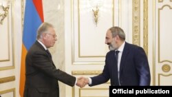Armenia/CoE-Nikol Pashinian, acting Prime Minister of Armenia, meets with Gianni Buquicchio, President of the Venice Commission, Yerevan,31Oct,2018
