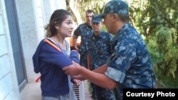 Гүлнара Каримованын жаңы жарыяланган сүрөттөрүнүн бири.