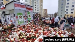Народны мэмарыял на Плошчы Пераменаў. 14 лістапада 2020 году