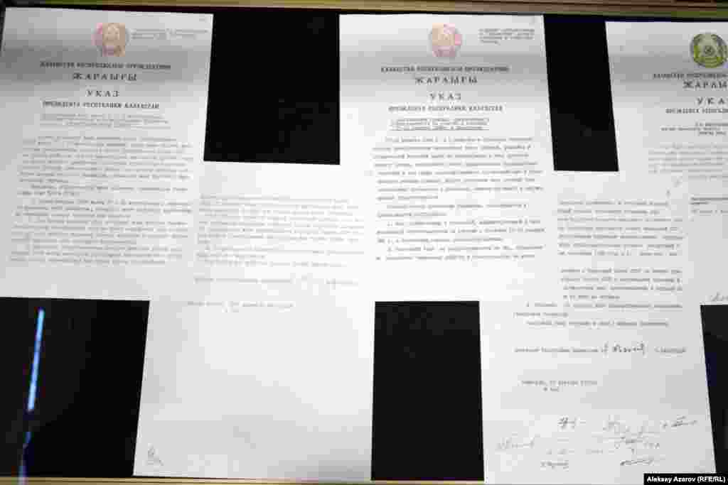 Текст указа президента Казахстана от 12 декабря 1991 года «О реабилитации граждан, привлеченных к ответственности за участие в событиях 17–18 декабря 1986 года в Казахстане» (на казахском и русском языках).