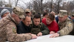 Владимир Зеленский Золотое шаарчасына барган учурда. 26-октябрь, 2019-жыл