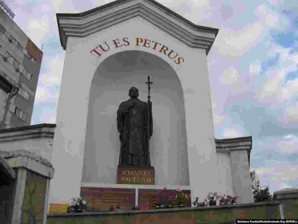  Пам'ятник папі Римському Іоанну Павлу ІІ