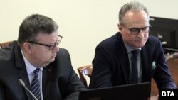 Сотир Цацаров и Лозан Панов по време на заседание на ВСС