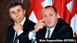 Վրաստանի վարչապետ Բիձինա Իվանիշվիլին և ընտրյալ նախագահ Գիորգի Մարգելաշվիլին, Թբիլիսի, 28 հոկտեմբերի, 2013թ.