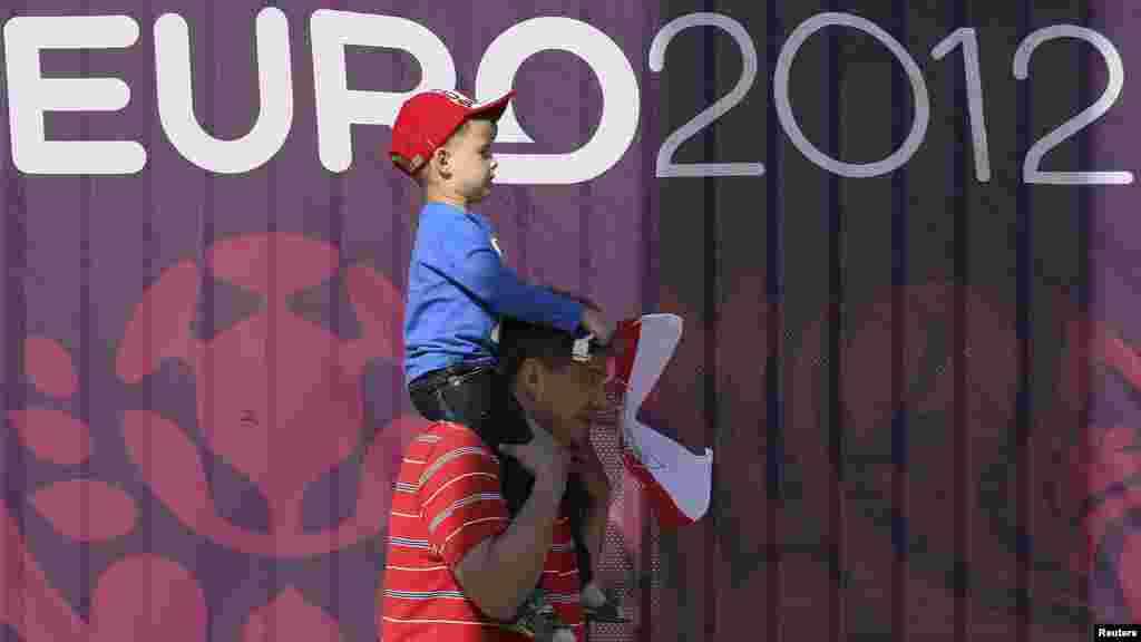 Poljska - Varšava, 7. juni 2012. Foto: REUTERS / Pascal Lauener