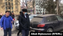 Кубатбек Боронов (тумакчан) суракка кирип бараткан учуру. 12-январь, 2021-жыл. 