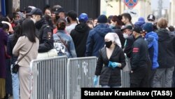 Москвадагы консулдуктун алдында. Май, 2020-жыл.