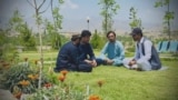 ځوانان د خوست ورزې پارک کې ناست دي - انځور مې ۱۶، کال ۲۰۲۵م