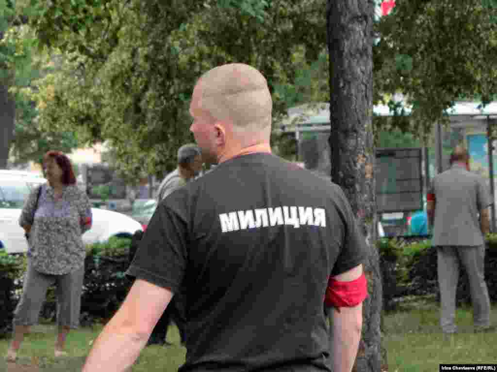 В центре Москвы прошел митинг под лозунгами "России - Да! Путину - Нет!", "Пора менять власть!" и "За честные выборы".